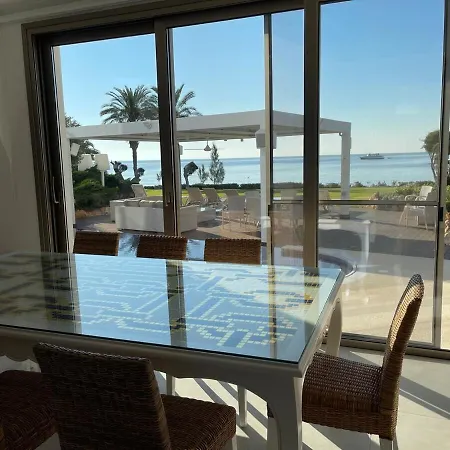 Sirena Beachfront Beauty Villa *