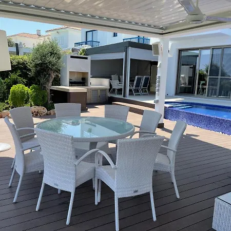 Sirena Beachfront Beauty *